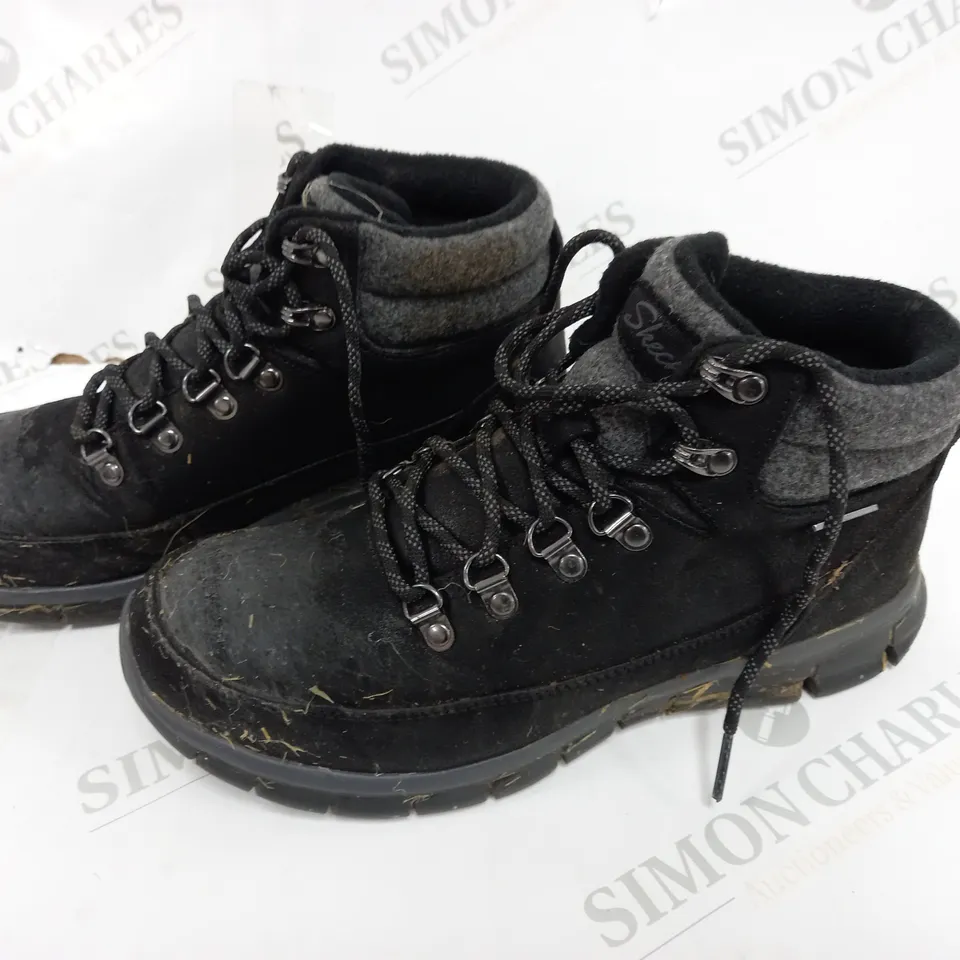 BOXED SKECHERS WARM ANKLE BOOTS, BLACK - SIZE 6