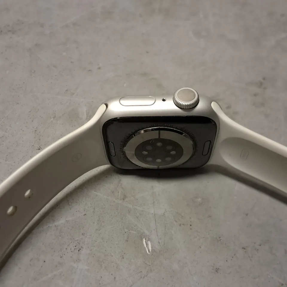 UNBOXED APPLE WATCH SERIES 8 41MM 28TH WHITE STRAP