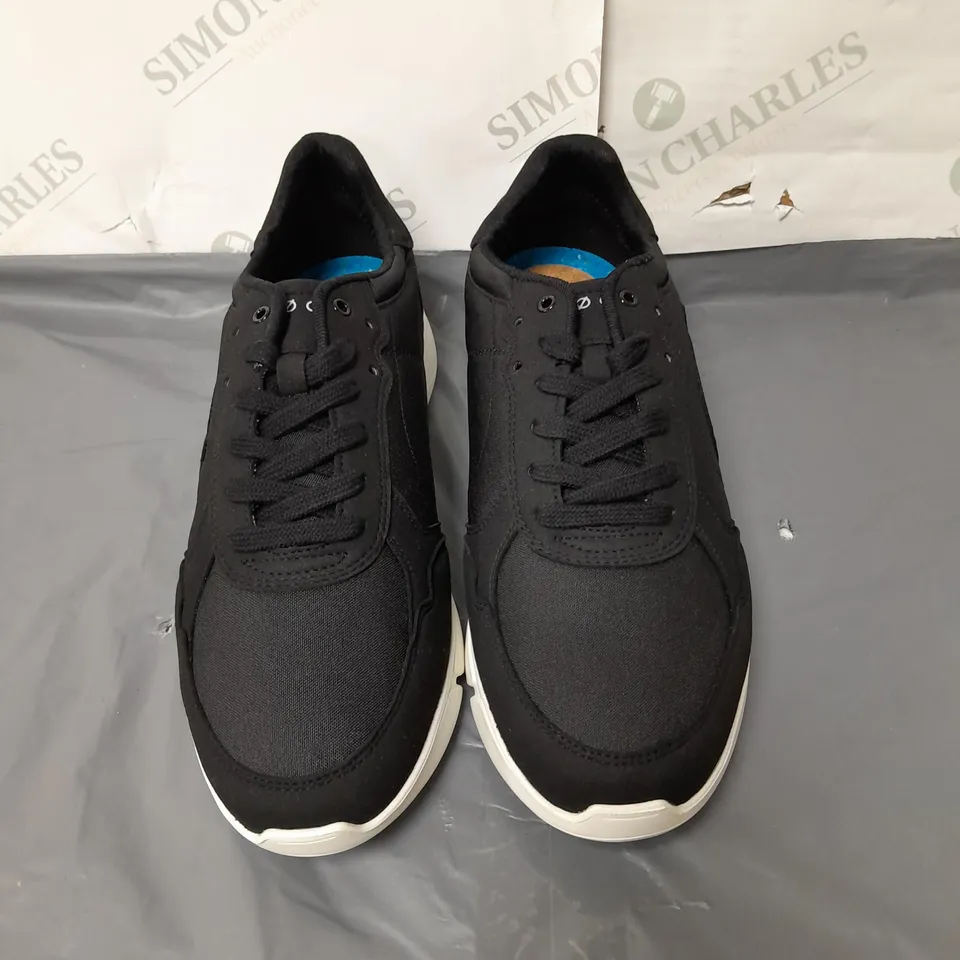 LOCI ECHO MENS BLACK TRAINERS SIZE EU 43