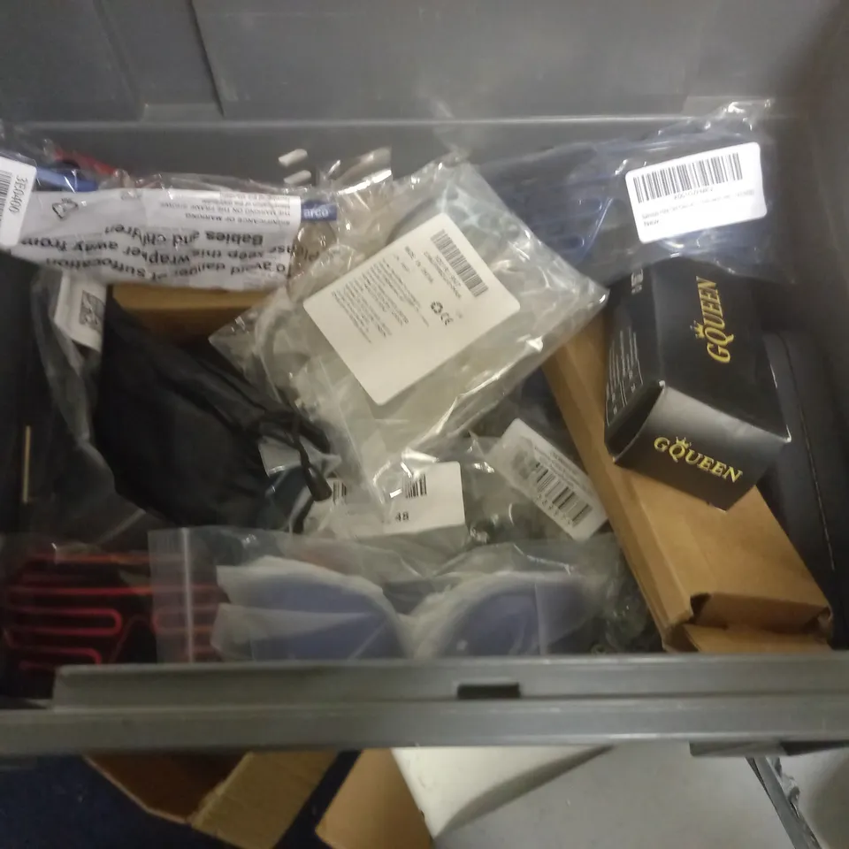 LOT OF ASSORTED GLASSES AND CASES TO INCLUDE PULIZE, BOOTS AND SPECSAVERS