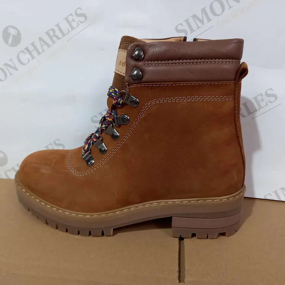 ADESSO TAN RESISTANCE HIKING BOOTS - SIZE 6 UK
