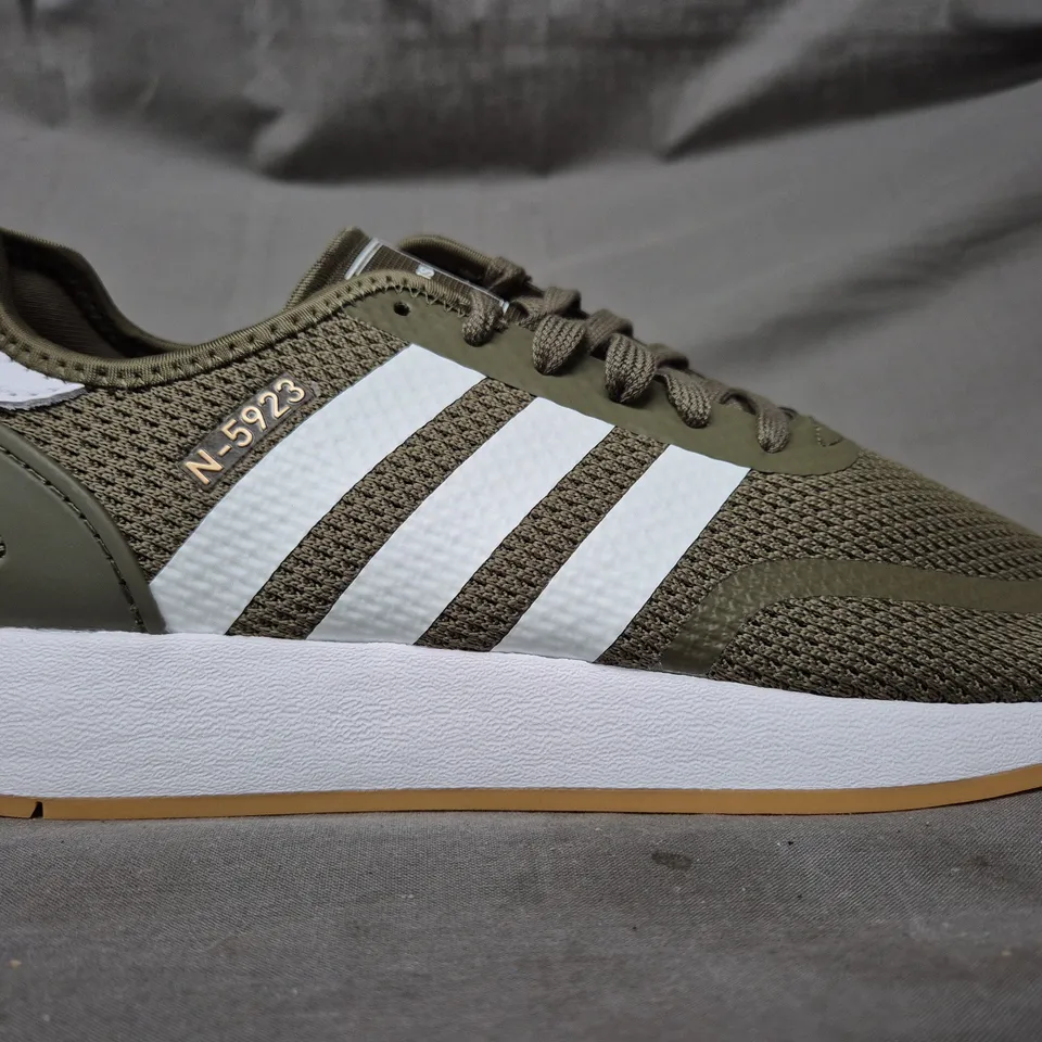 BOXED PAIR OF ADIDAS N-5923 SHOES IN SAGE/WHITE UK SIZE 9.5