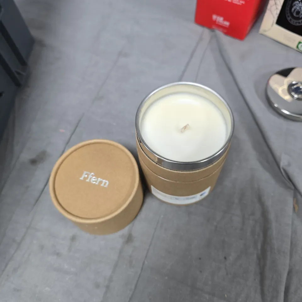 LOT OF 10 ASSORTED CANDLES TO INCLUDE: LAURA THOMAS, FFERN AND ROYAL JELLY 