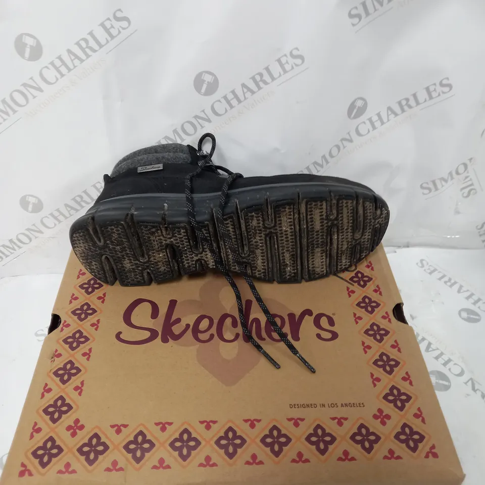 BOXED SKECHERS SYNERGY WARM TECH BOOTS, BLACK - SIZE 7