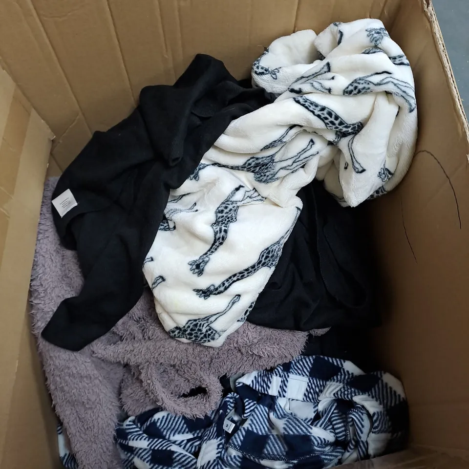 APPROXIMATELY 10 ITEMS OF LADIES CLOTHING ASSORTED COLOURS, SIZES AND STYLES