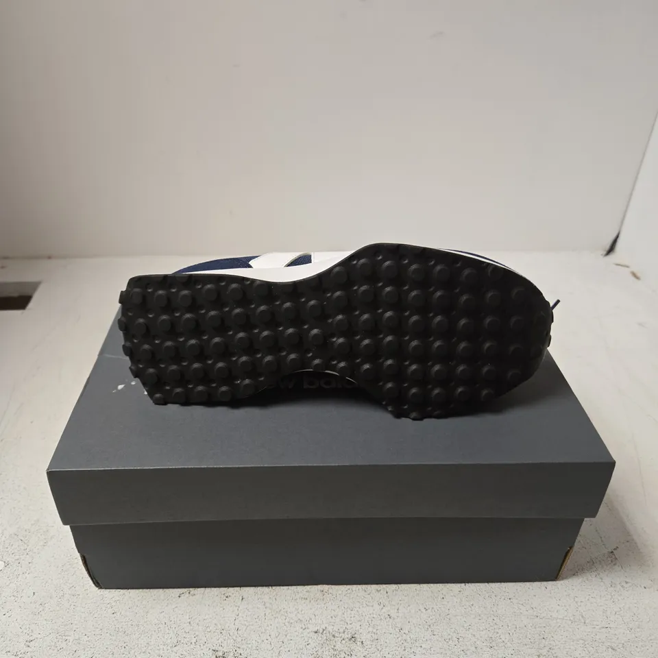 NEW BALANCE NAVY SNEAKERS WITH WHITE N LOGO – 5