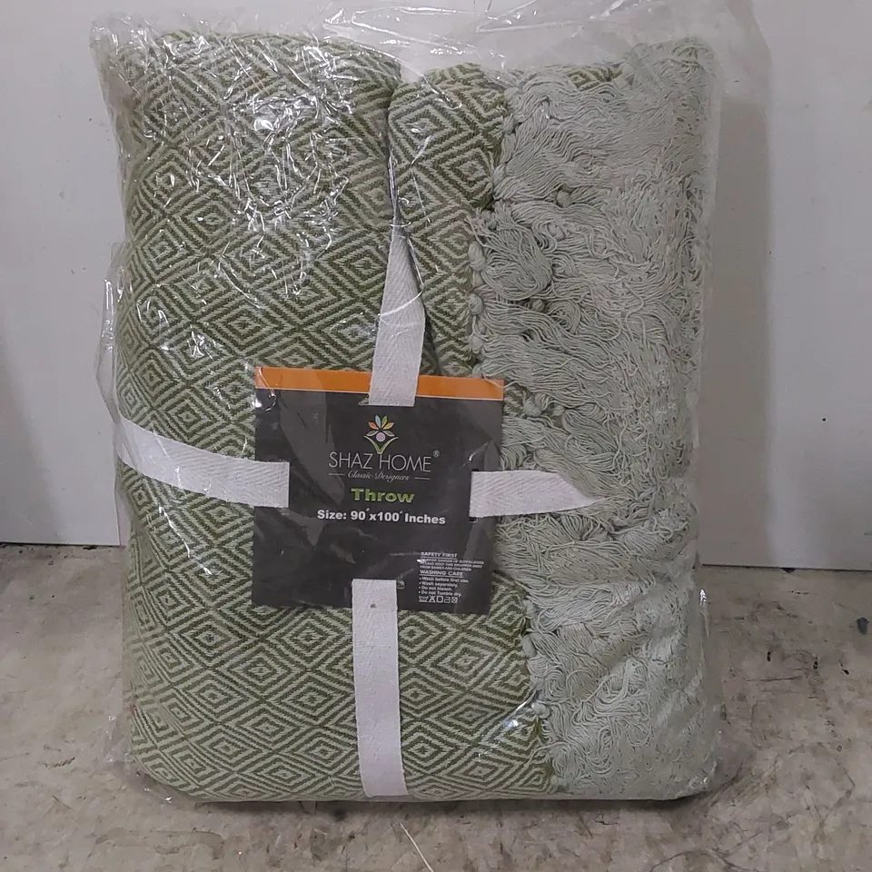 BAGGED SCHREIBER THROW 