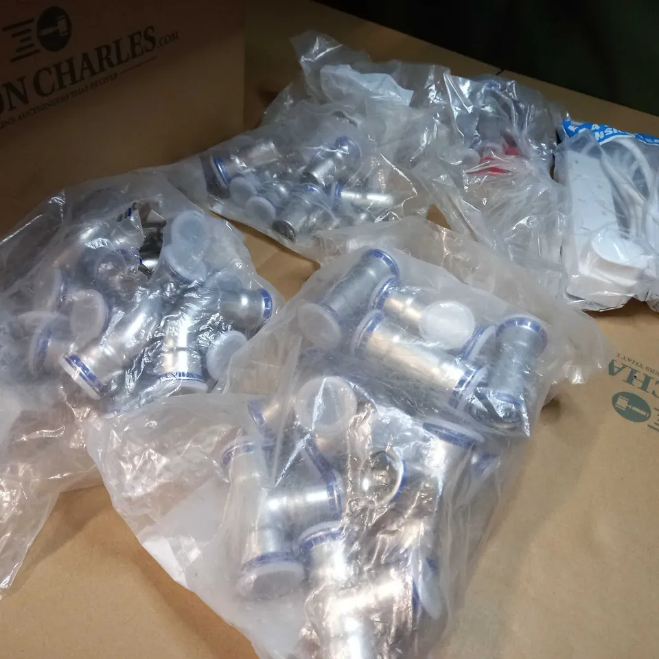 LOT OF APPROX 10 ASSORTED HOUSEHOLD/DIY ITEMS TO INCLUDE: GEBERIT PARTS, EXTENSION LEAD, SMALL HAMMER