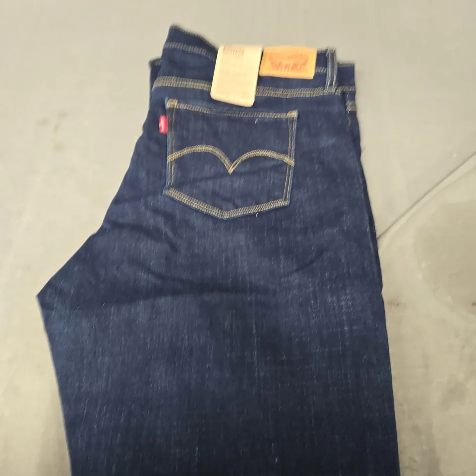 LEVIS STRAUSS 315 SHAPING BOOTCUT JEANS SIZE W33