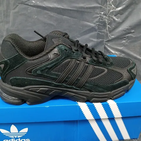 BOXED ADIDAS ORIGINALS RESPONSE CL TRAINERS - SIZE 7