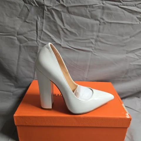 WOMEN'S WHITE PATENT LEATHER HIGH HEEL PUMPS – POINTED TOE - SIZE UNSPECIFIED