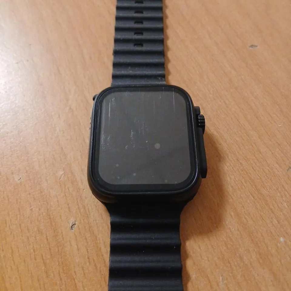 SQUARE-FACED SMARTWATCH WITH BLACK RUBBER STRAP