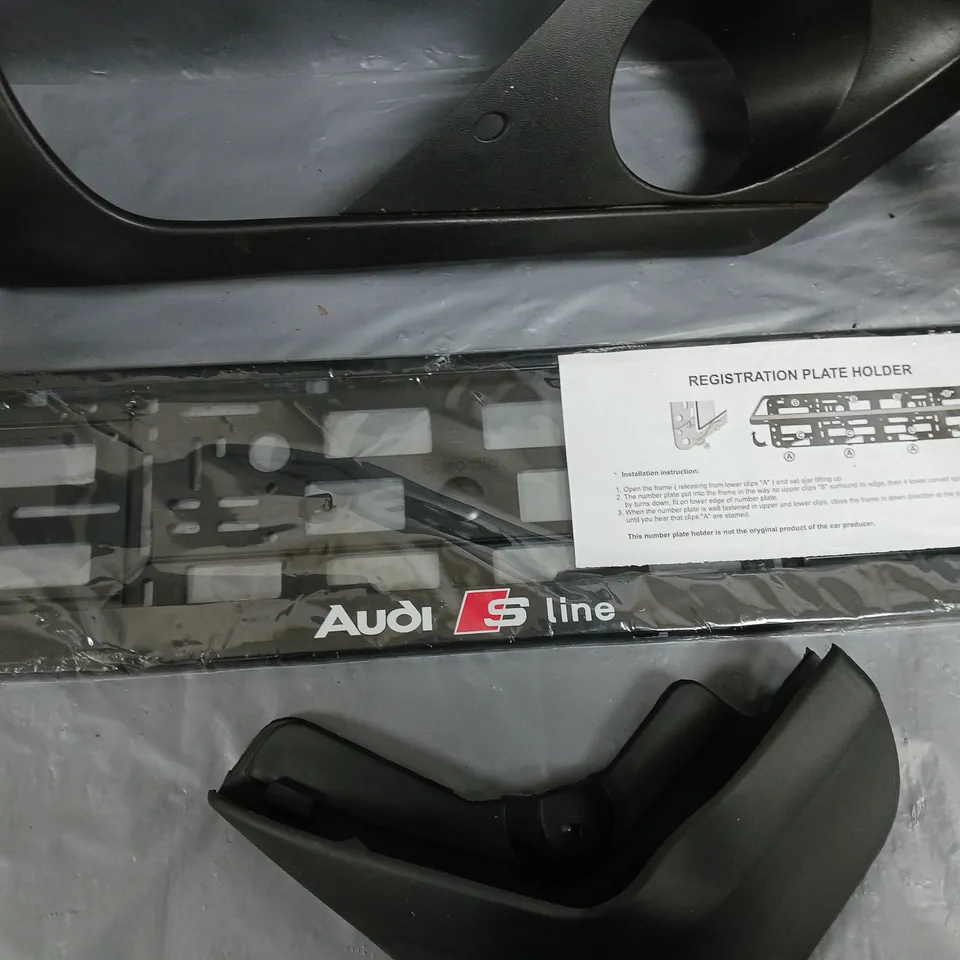FIVE ASSORTED CAR PARTS TO INCLUDE; VOLVO V50 DOOR LOCK, AUDI S-LINE LICENCE PLATE HOLDER AND STERRING WHEEL COVER