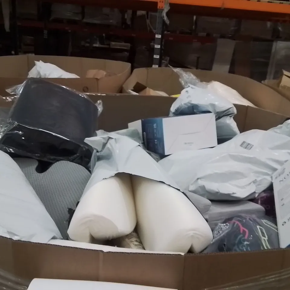 PALLET TO CONTAIN A LARGE QUANTITY OF PILLOWS