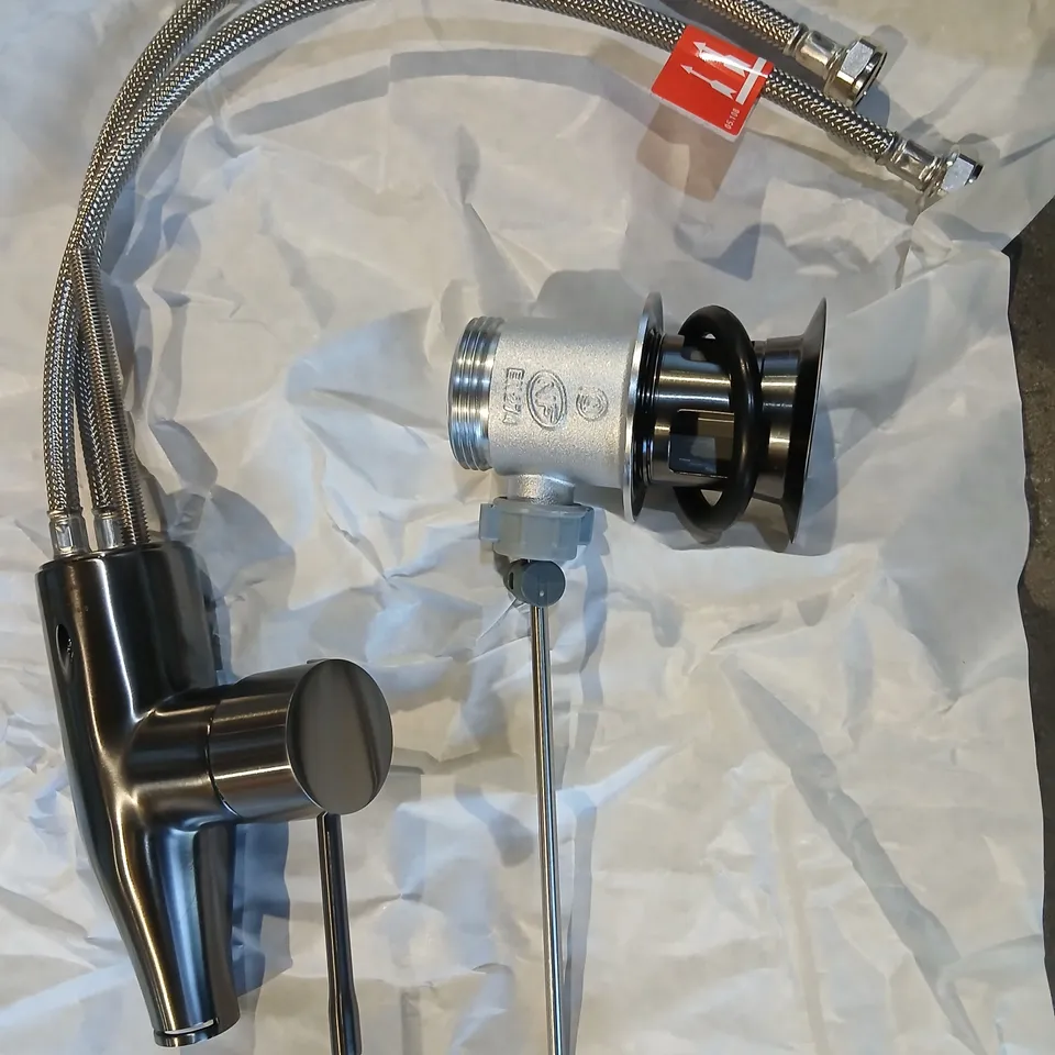 GROHE ESSENCE KITCHEN FAUCET – PROFESSIONAL EDITION, M-SIZE, PULL-OUT SPRAY, BOXED