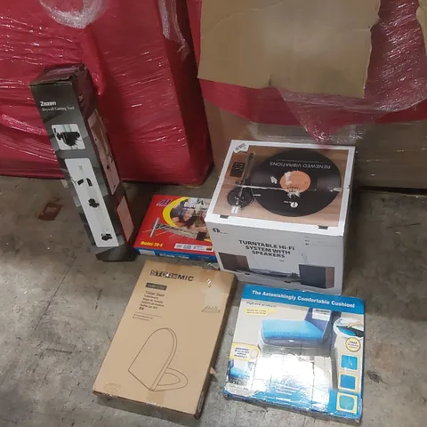 PALLET OF ASSORTED ITEMS INCLUDING: TURNTABLE HI-FI SYSTEM WITH SPEAKERS, DRYWALL CUTTING TOOL, DIGITAL ANTENNA, TOILET SEAT, SEAT CUSHION ECT