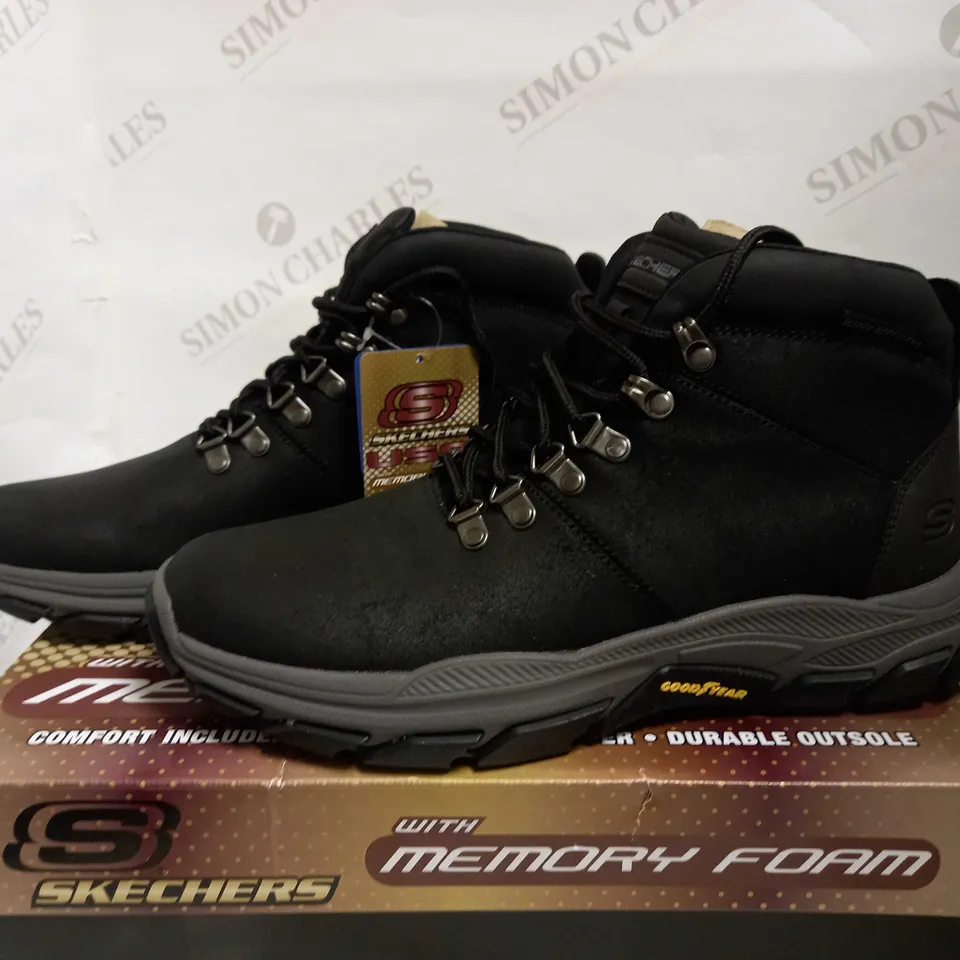 SKECHERS GOODYEAR LACE UP TRAINERS UK SIZE 9