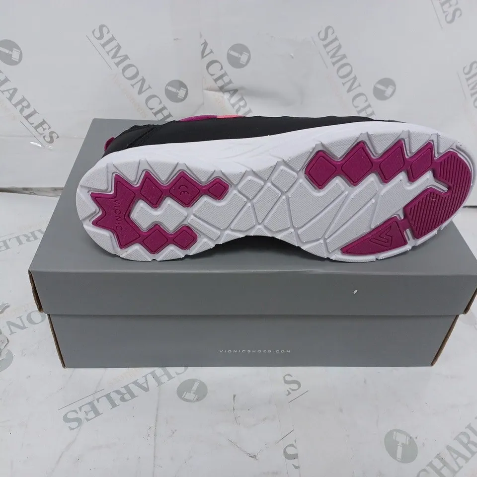 BOXED PAIR OF VIONIC TRAINERS SIZE 7 