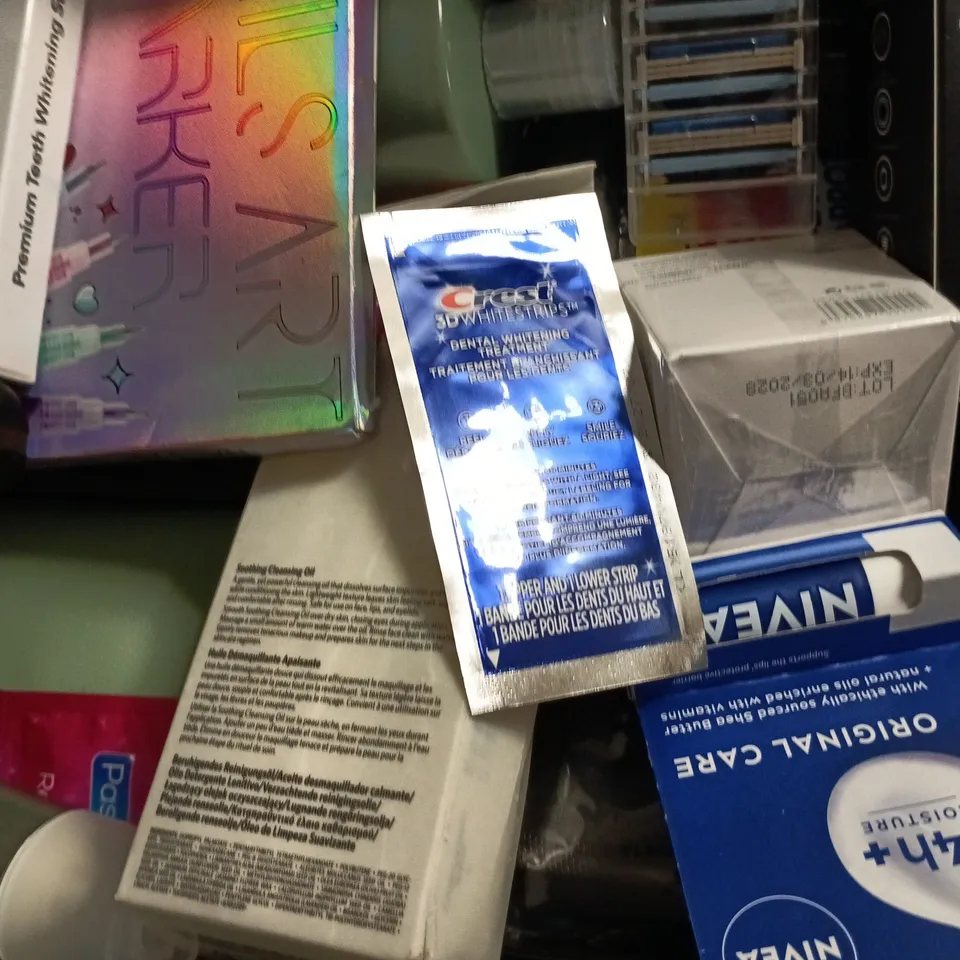 APPROXIMATELY 20 ASSORTED COSMETIC ITEMS TO INCLUDE THE ORDINARY, BAYLIS & HARDING, ETC - COLLECTION ONLY