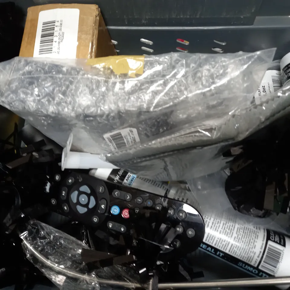 BOX OF APPROXIMATELY 11 ASSORTED ITEMS TO INCLUDE - 3 IN 1 CRIMPING TOOL , PLASTIC SNAP PLIERS , EVERFLEX FIRE MATE ETC