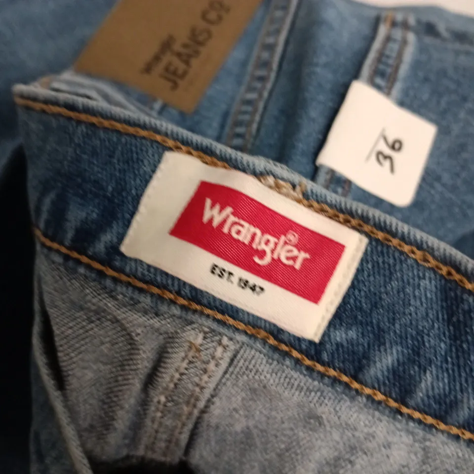 WRANGLER DENIM JEANS IN BLUE - 34X28