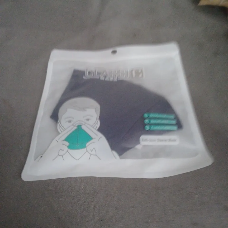 APPROXIMATELY 20 HOUSEHOLD ITEMS INCLUDING WHITE SAGE INCENSE , MULTI COLOURED BULL DOG CLIPS AND CLASSIC FACE MASK