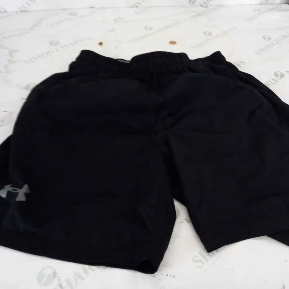 BLACK UNDER ARMOUR SHORTS SIZE L