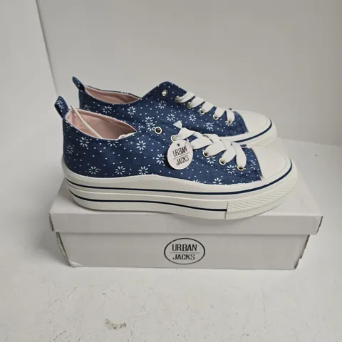 BOXED PAIR OF URBAN JACKS CAPRI SHOES IN NAVY/DENIM - SIZE 7