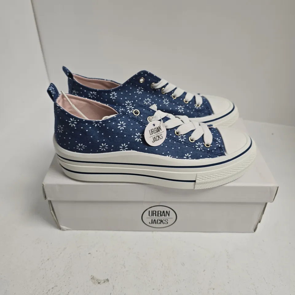 BOXED PAIR OF URBAN JACKS CAPRI SHOES IN NAVY/DENIM - SIZE 7