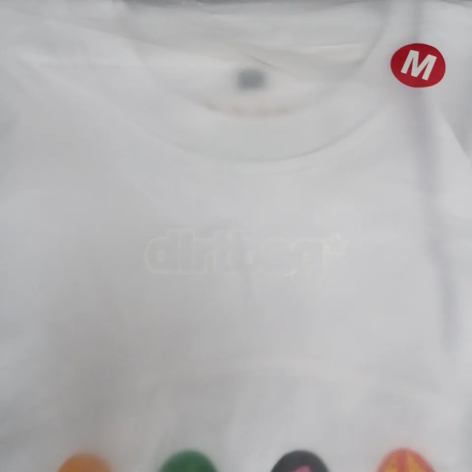 BAGGED DIRTBAG WHITE T‑SHIRT WITH COLOURFUL FOOTPRINTS – SIZE M