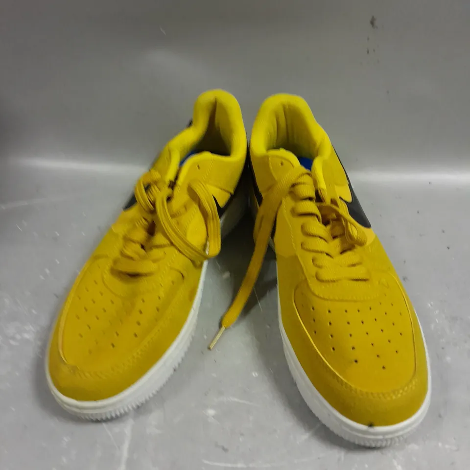PAIR OF NIKE AIR TRAINERS IN MUSTARD - 5