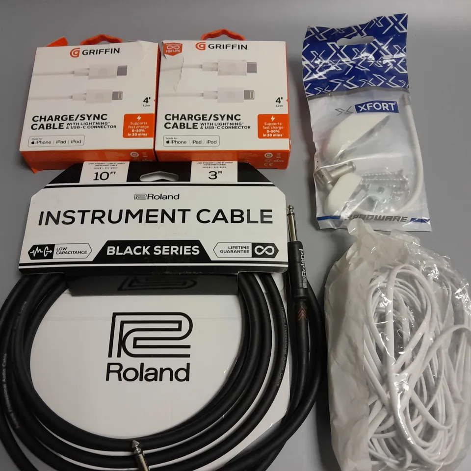 LOT OF 5 ASSORTED TECH ITEMS TO INCLUDE ROLAND INSTRUMENT CABLES, CHARGE CABLES AND XFORT WINDOW AND DOOR