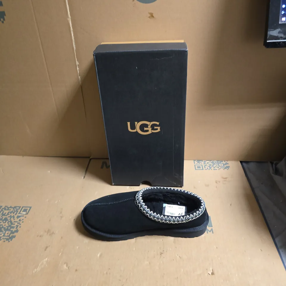 UGG BLACK SLIPPERS WITH PLUSH LINING – CLOSED-TOE, SLIP-ON (BOXED) - UK SIZE 7 