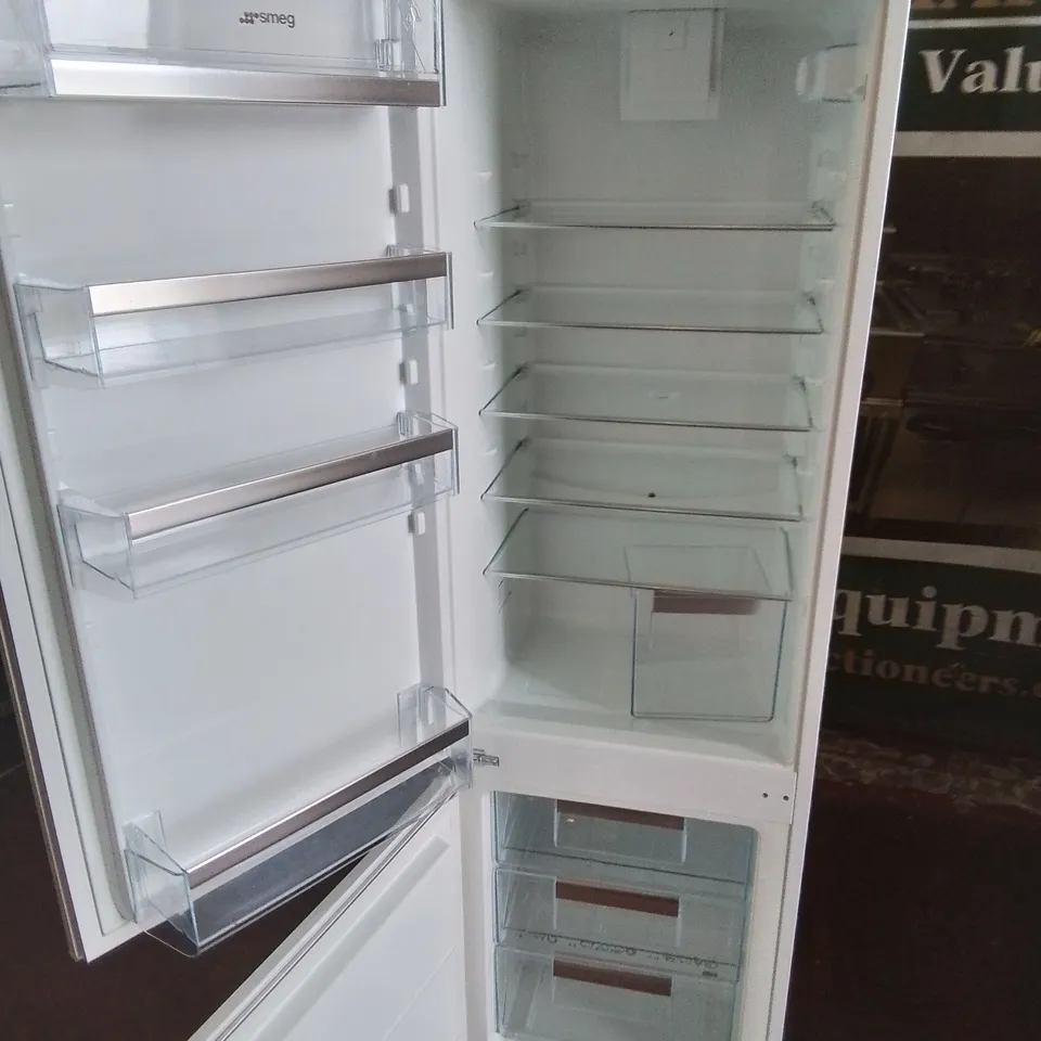 SMEG BUILT IN 70/30 FRIDGE FREEZER - UKC7280FP1