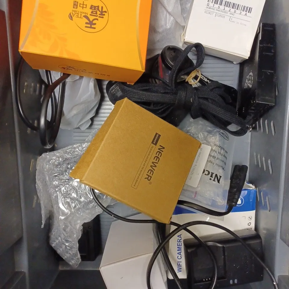 APPROXIMATELY 20 ASSORTED CAMERA ACCESSORIES TO INCLUDE FILM, CHARGERS, FILM CAMERA ETC 