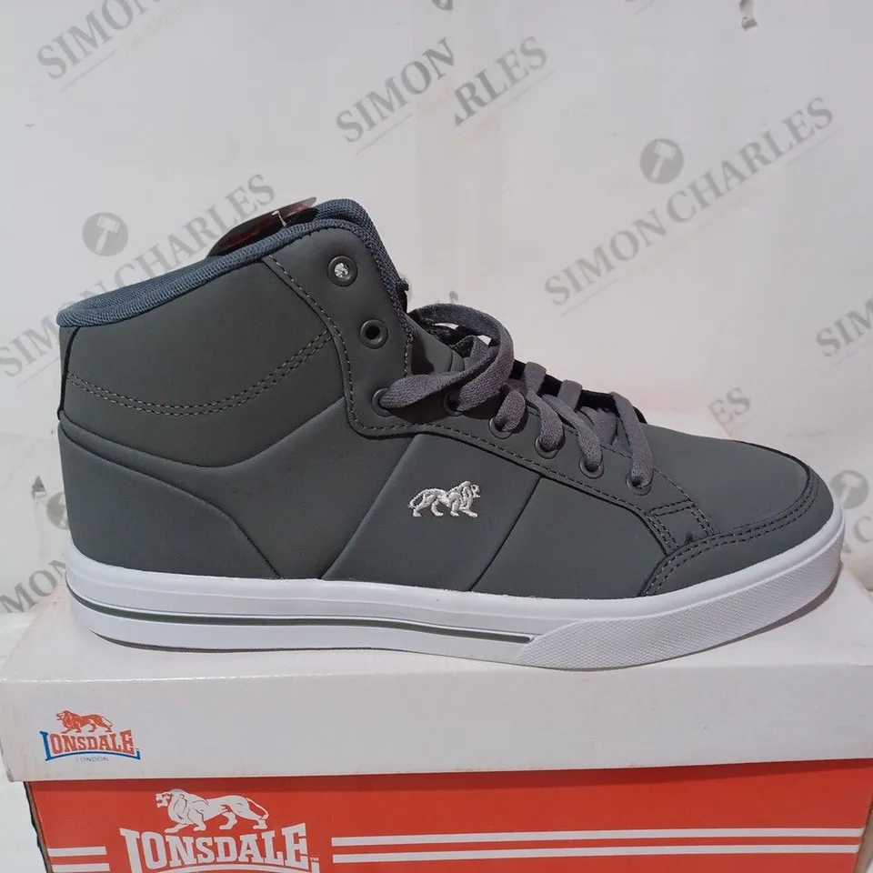 BOXED LONSDALE CANONS MENS TRAINERS - SIZE 9