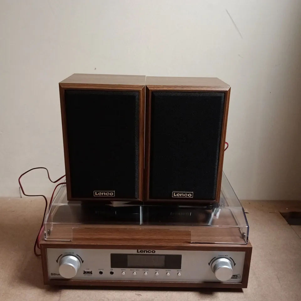 LENCO MC-160WD STEREO SYSTEM WITH TURNTABLE, DAB+/FM RADIO AND BLUETOOTH