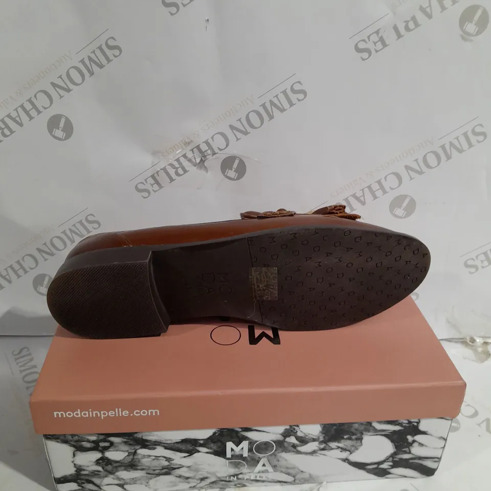 MODA IN PELLE KINSLEY TASSLE LOAFER SIZE 8