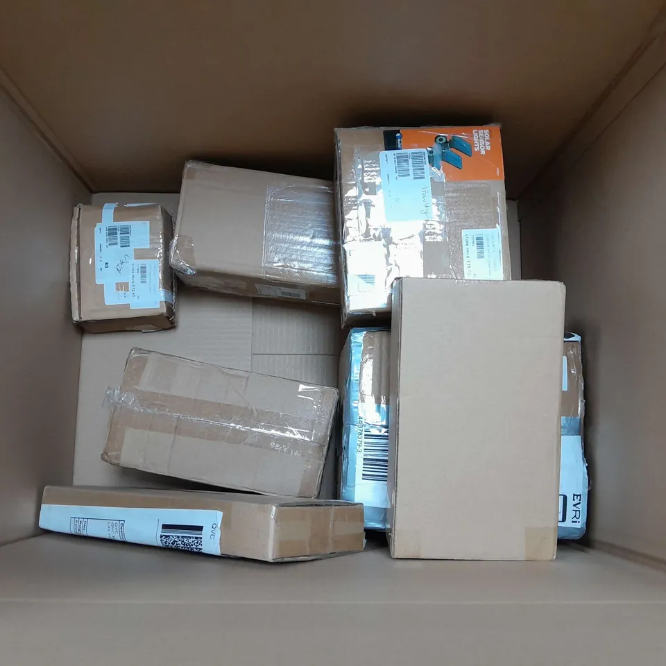 APPROXIMATELY 10 HOUSEHOLD ITEMS TO INCLUDE BEDDING, ELECTRIC TOOTHBRUSH AND READING GLASSES
