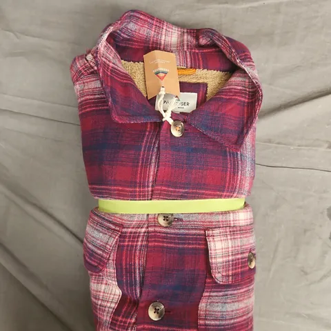 PASSENGER FREESTYLE SHERPA-LINED OVERSHIRT IN WINE/RICH NAVY CHECK - MEDIUM