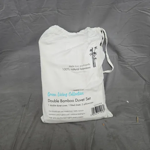 BOX OF APPROXIMATELY 20 ASSORTED ITEMS TO INCLUDE: DOUBLE DUVET SET AND BUTTERSKIN SHAVER