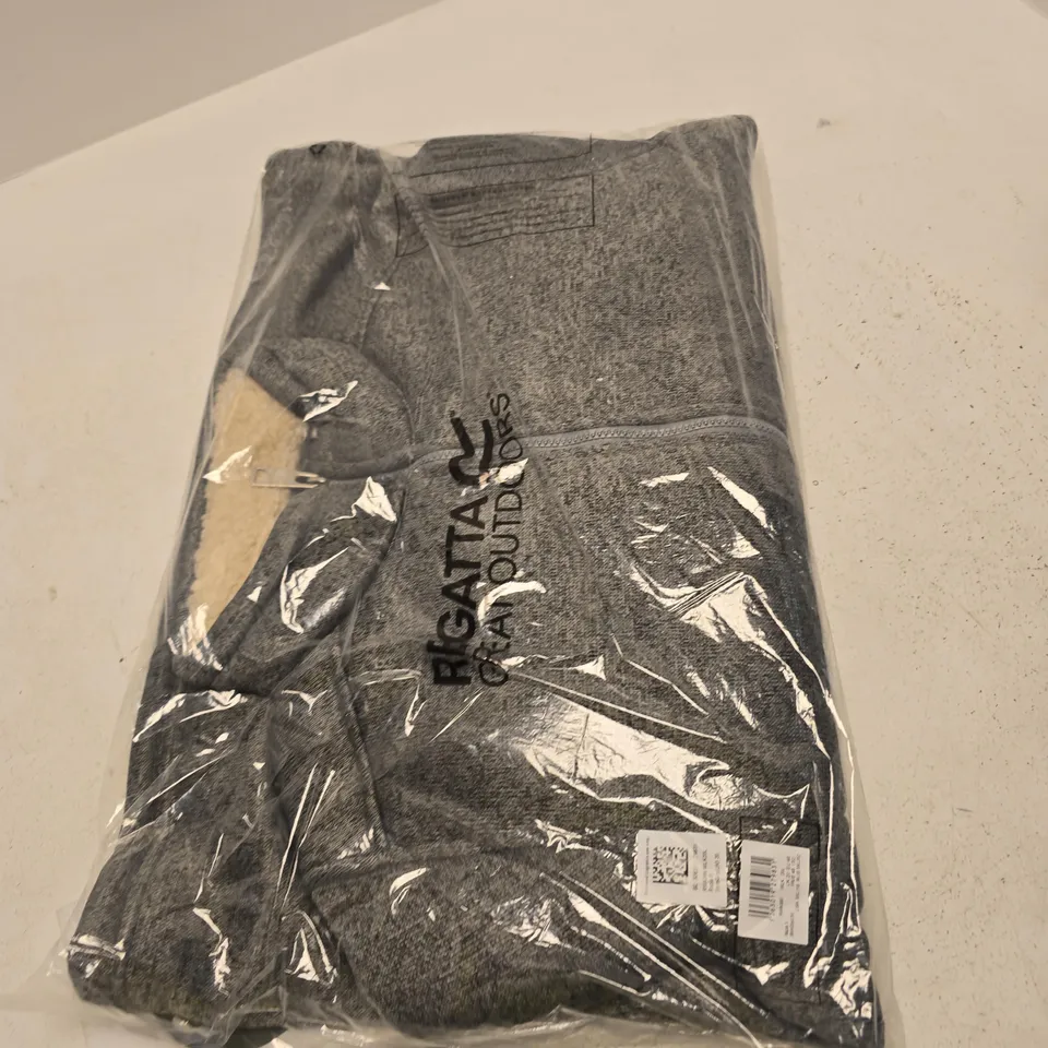 BOX OF APPROXIMATELY 12 ASSORTED BRAND NEW REGATTA ITEMS TO INCLUDE: RAIZA 2 FLEECE