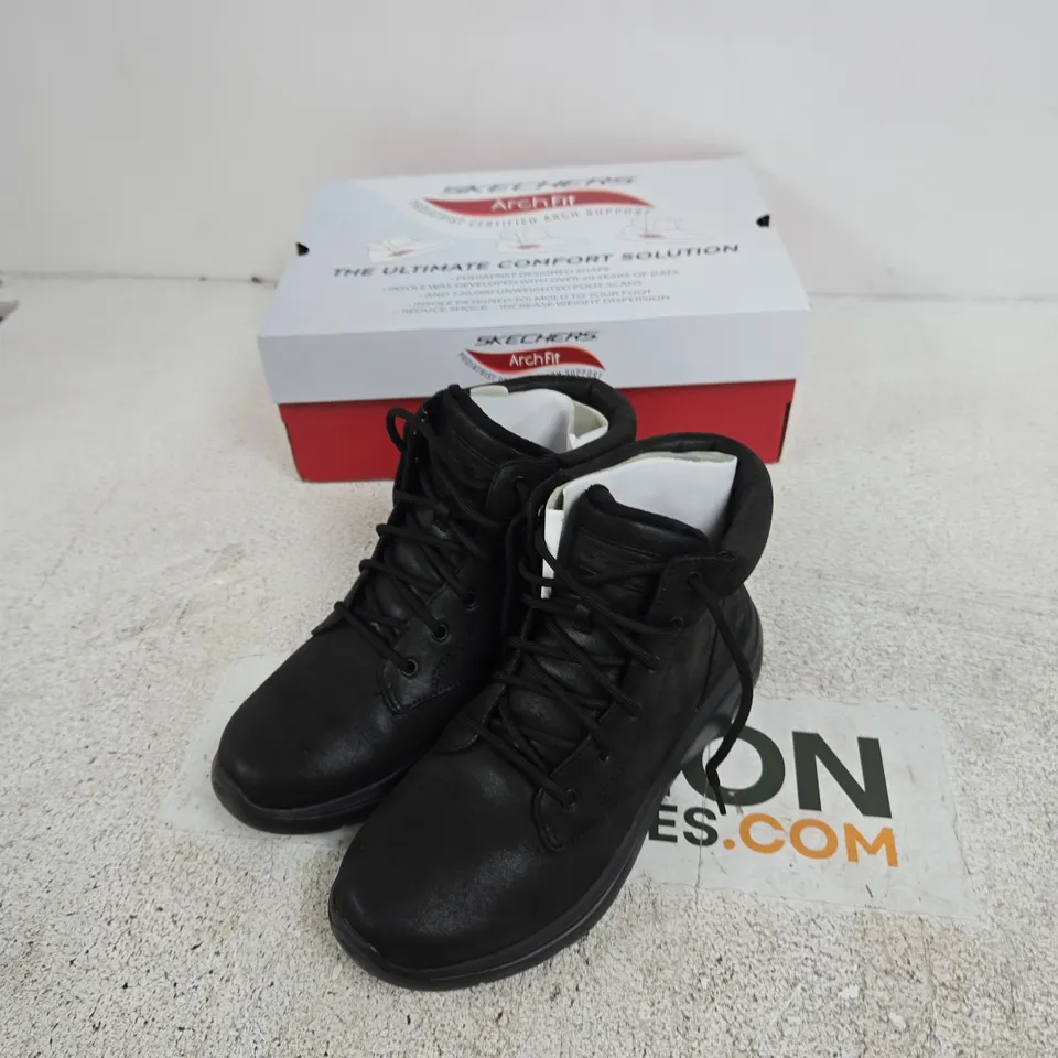SKECHERS ARCH FIT 2 BOOTS – BLACK, UK 6