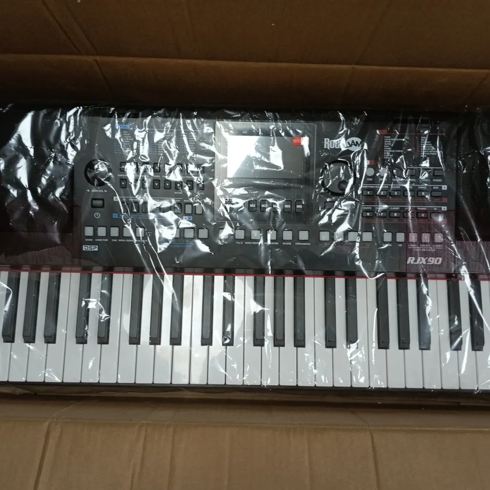 BOXED ROCKJAM RJX90 61 KEY MUSIC KEYBOARD - RECHARGEABLE DIGITAL PIANO WITH TOUCH SCREEN