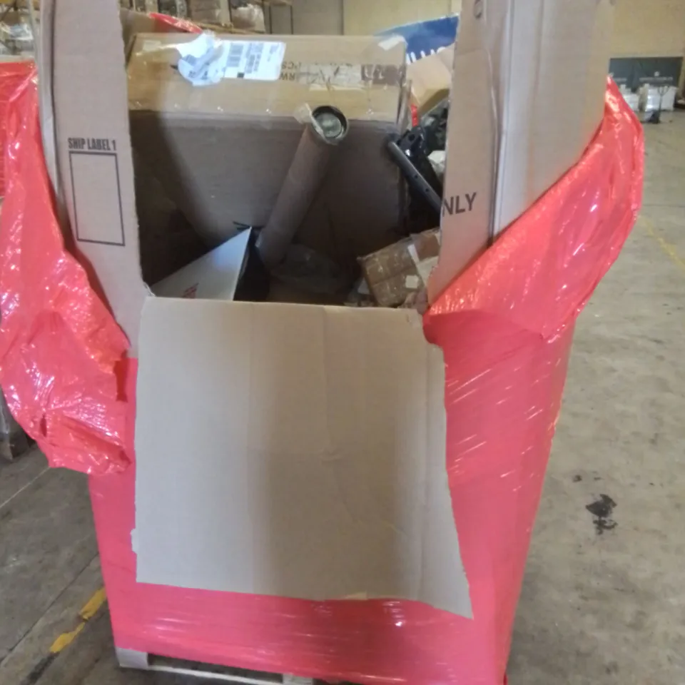 PALLET CONTAINING ASSORTED HOUSEHOLD & HOME IMPROVEMENT PRODUCTS. INCLUDES WALL MIRRORS, DOOR MAT, INSECT KILLER UNIT, TOILET SEAT, BADMINTON SET ETC