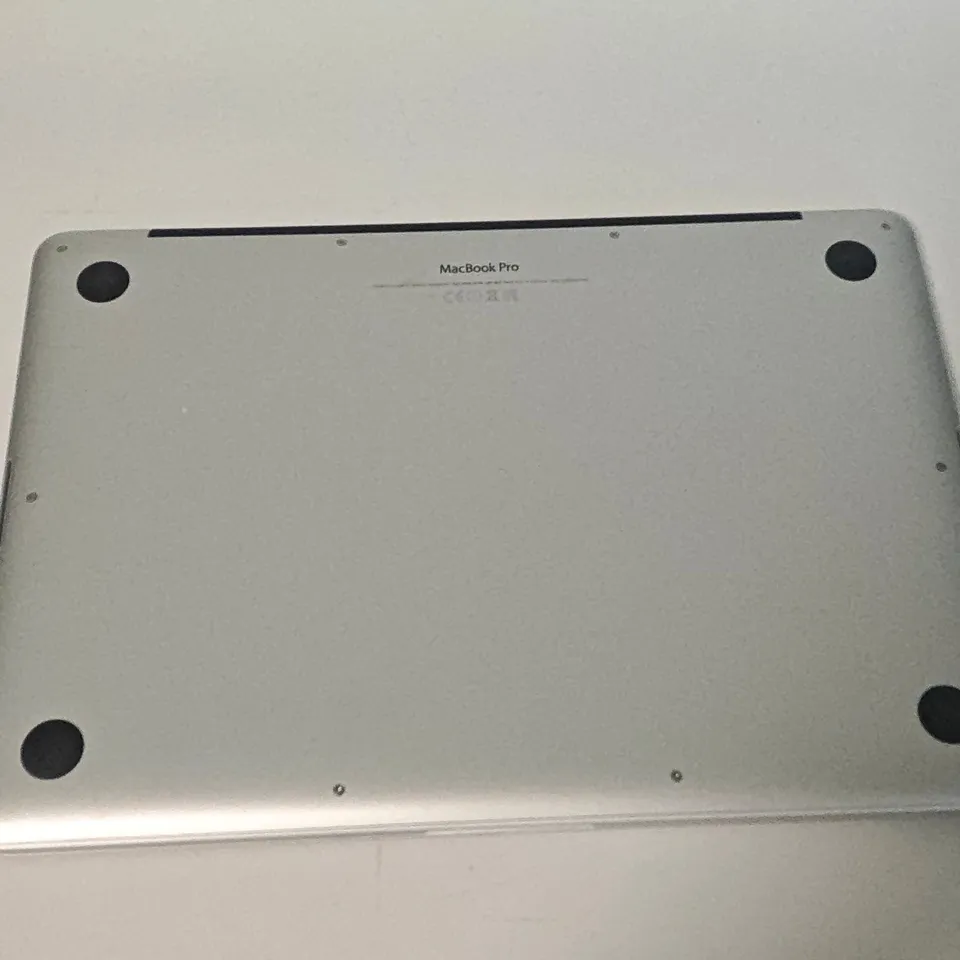 UNBOXED APPLE MACBOOK PRO I-7 8GB/256GB IN SILVER - A1502