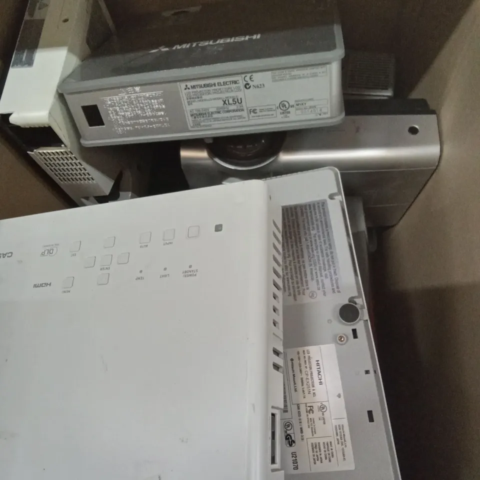 BOX OF APPROXIMATELY 10 PROJECTORS 
