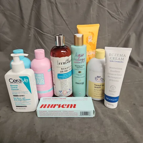 APPROXIMATELY 20 ASSORTED HEALTH & BEAUTY PRODUCTS TO INCLUDE - NURSEN HAND CREAM - HAIRBURST SHAMPOO & CONDITIONER - MOOGOO ECZEMA CREAM - ETC