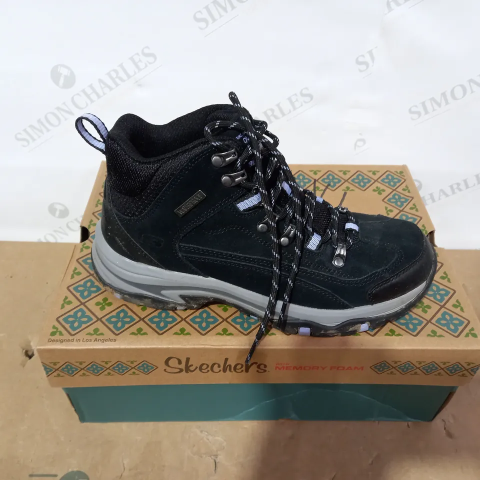 BOXED PAIR OF SKECHERS- SIZE 5
