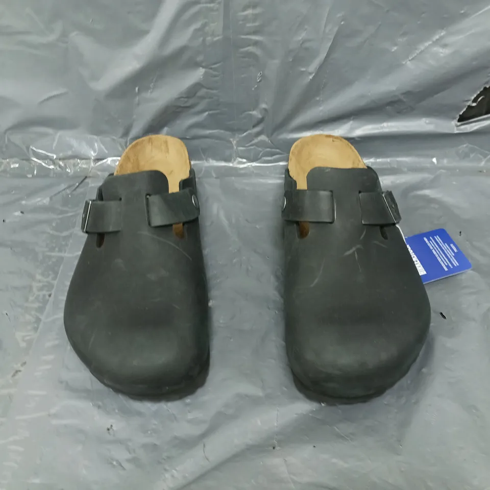 BIRKENSTOCK BOSTON OILED LEATHER SANDAL BLACK SIZE 9 